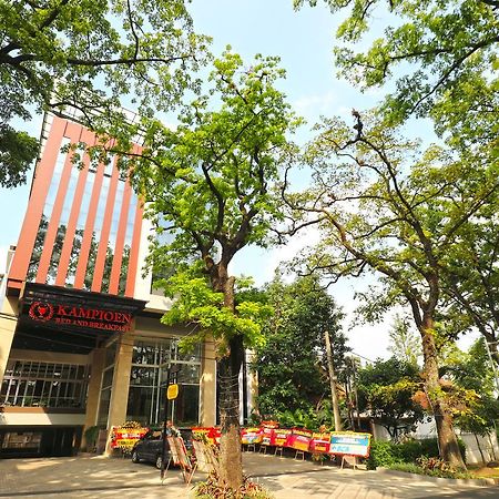 Kampioen Bed & Breakfast Bandung Exteriör bild